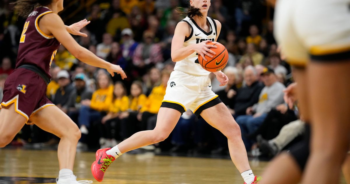 No. 4 Iowa Defeats Loyola Chicago 98-69 Behind Clark's Triple-Double