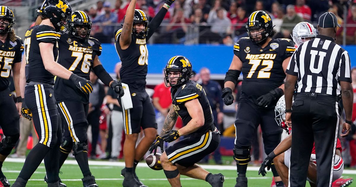 No. 9 Missouri Defeats No. 7 Ohio State 14-3 in Cotton Bowl Behind Schrader's 128-Yard, 1-Touchdown Performance