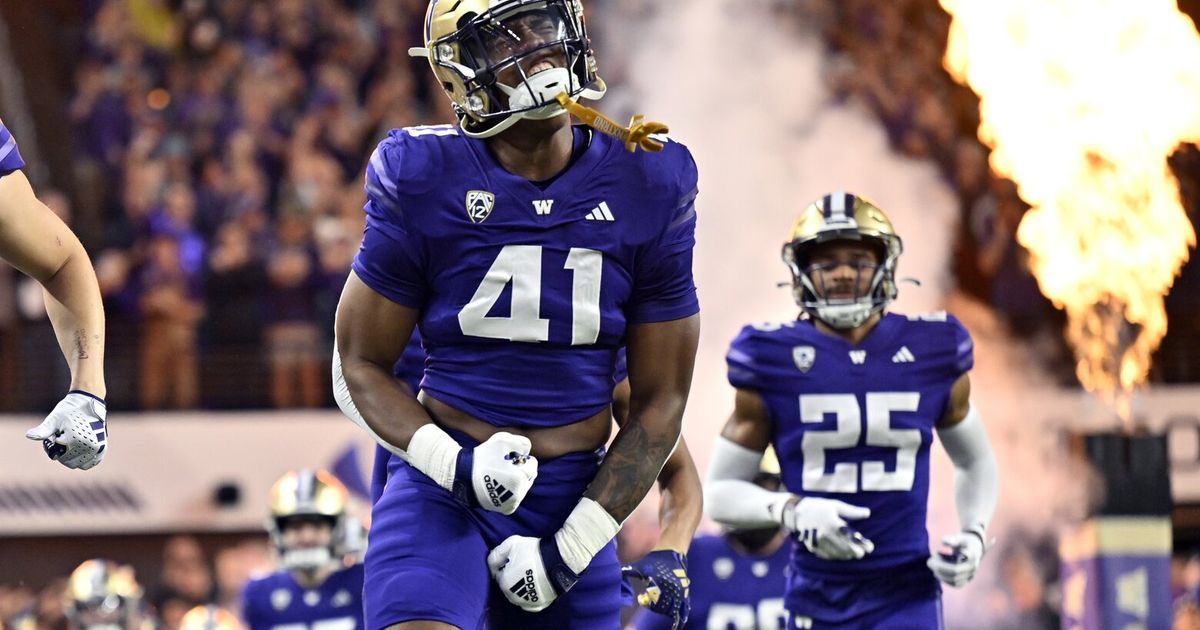 Oregon Ducks' Loss and Washington Huskies' Challenge in Pac-12 Bowl Season Analysis