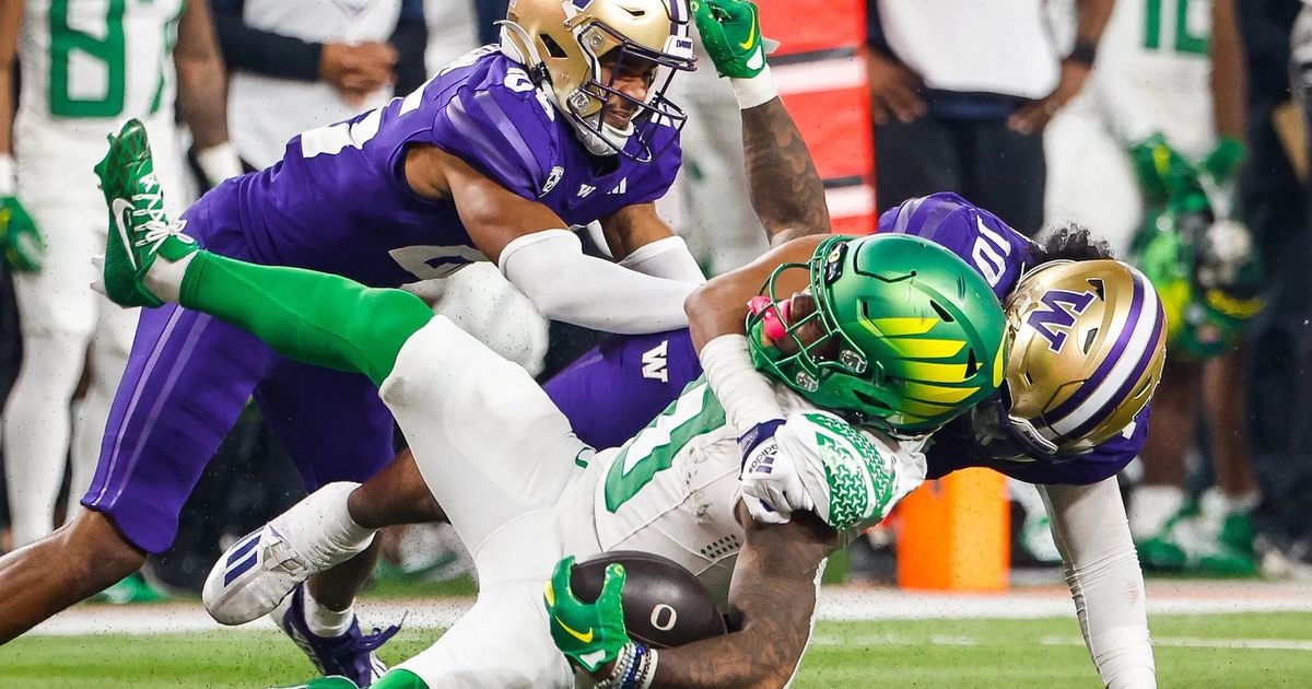 Pac-12 Champion Washington Huskies Dominate Oregon in Physical Matchup