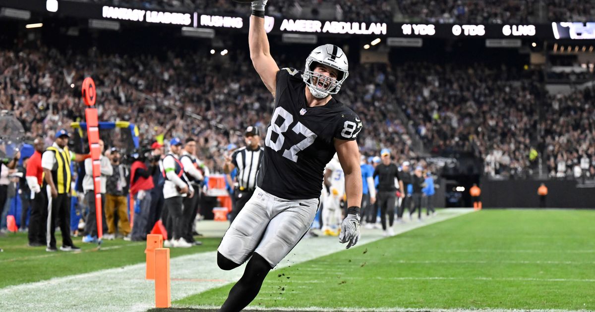 Raiders Overcome 3-0 Loss to Set Franchise Scoring Record, Defeat Chargers 63-21