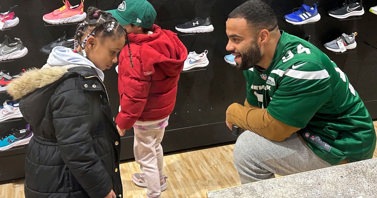Solomon Thomas of the New York Jets Driven by Memory of Sister and Call to Help Others