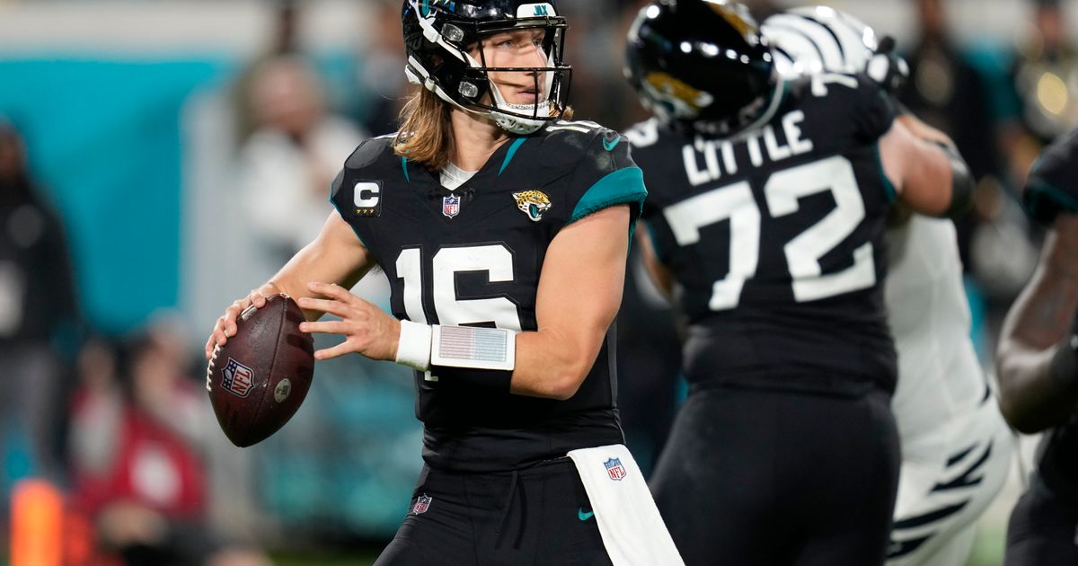 Trevor Lawrence Suffers Ankle Injury During Jaguars-Bengals Game