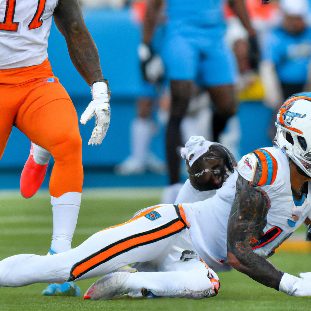 Tyreek Hill Suffers Ankle Injury During Dolphins vs. Titans Game