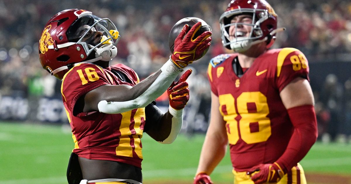 USC's Moss Sets Holiday Bowl Record with 6 Touchdown Passes in 42-28 Victory Against No. 16 Louisville