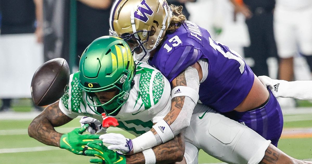 UW Defense Leads Huskies to Victory Over Ducks