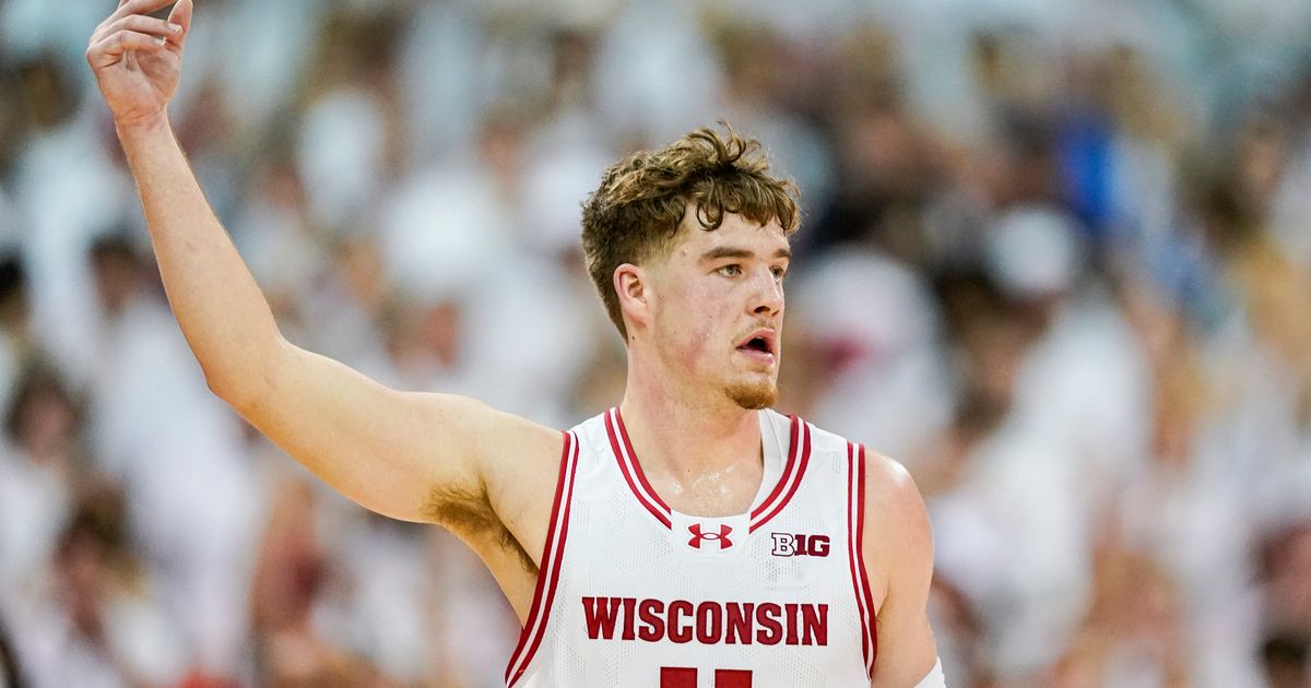 Wisconsin Badgers Defeat No. 3 Marquette Golden Eagles 75-64 Behind Klesmit's Fast Start and Rebounding