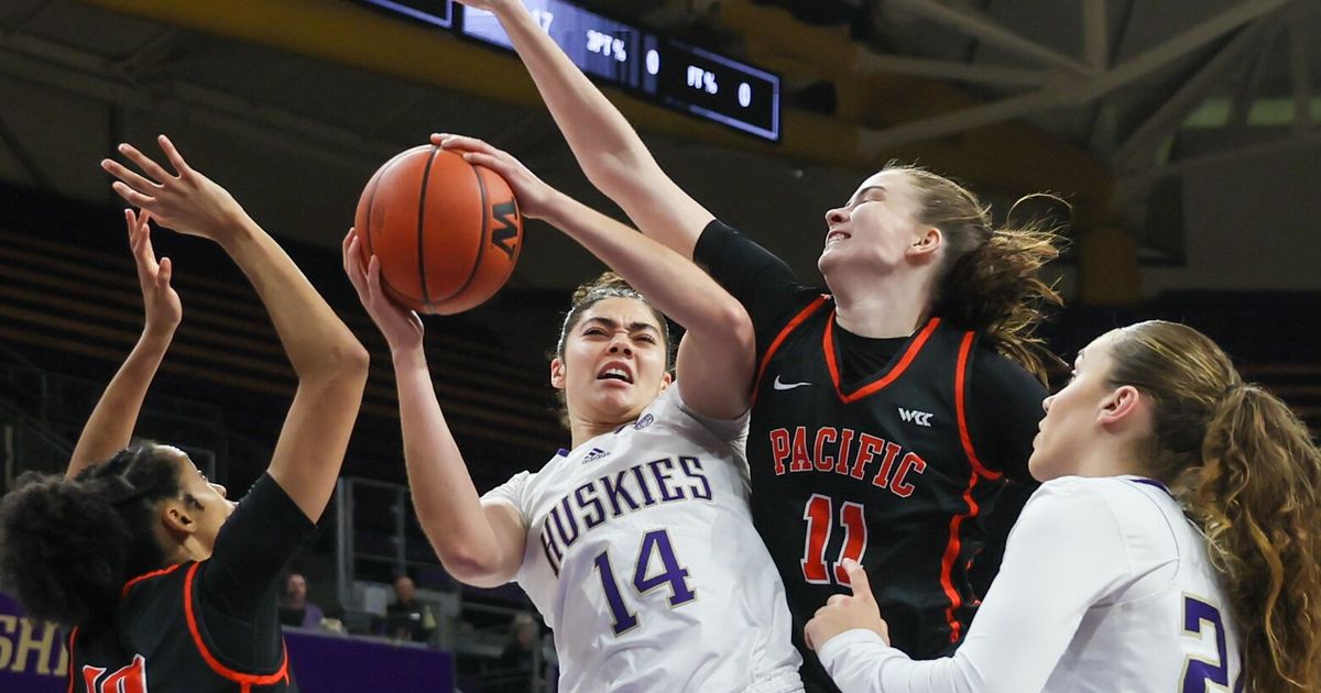 Women's College Basketball: Undefeated Huskies Turning Heads