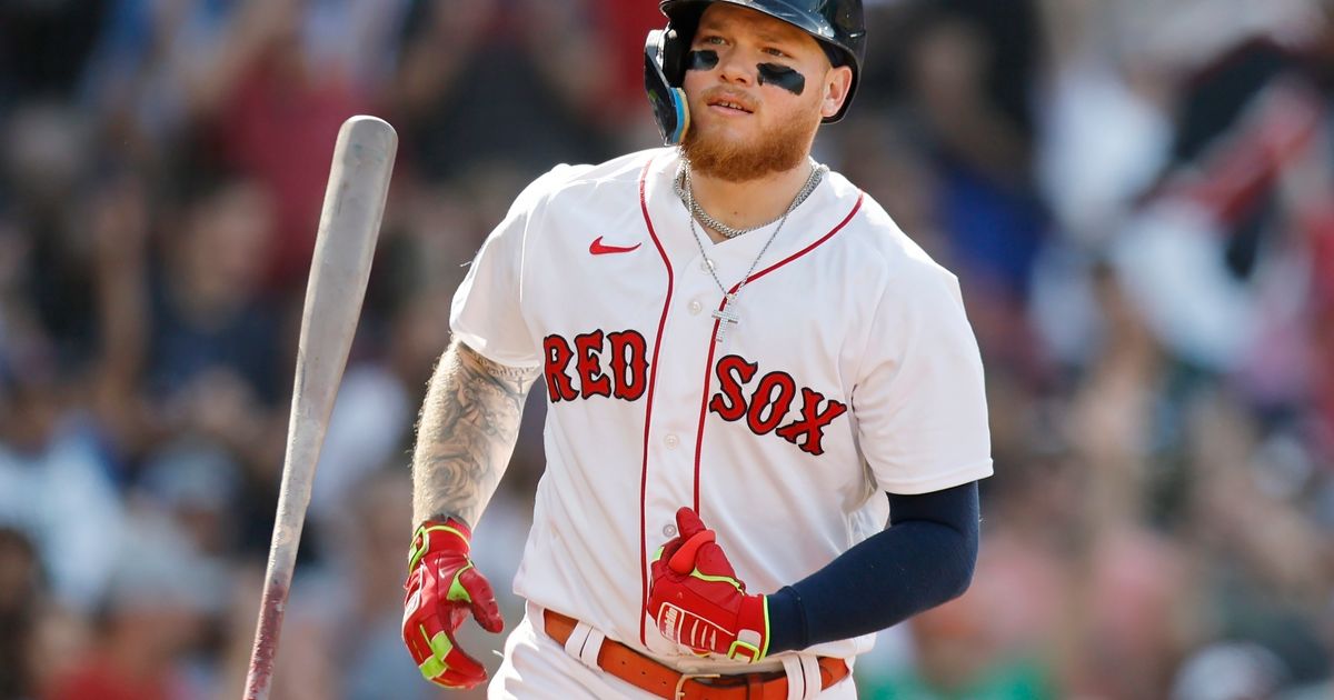 Yankees and Red Sox Complete Rare Trade, Sending Outfielder Verdugo to New York and Pitcher Weissert to Boston