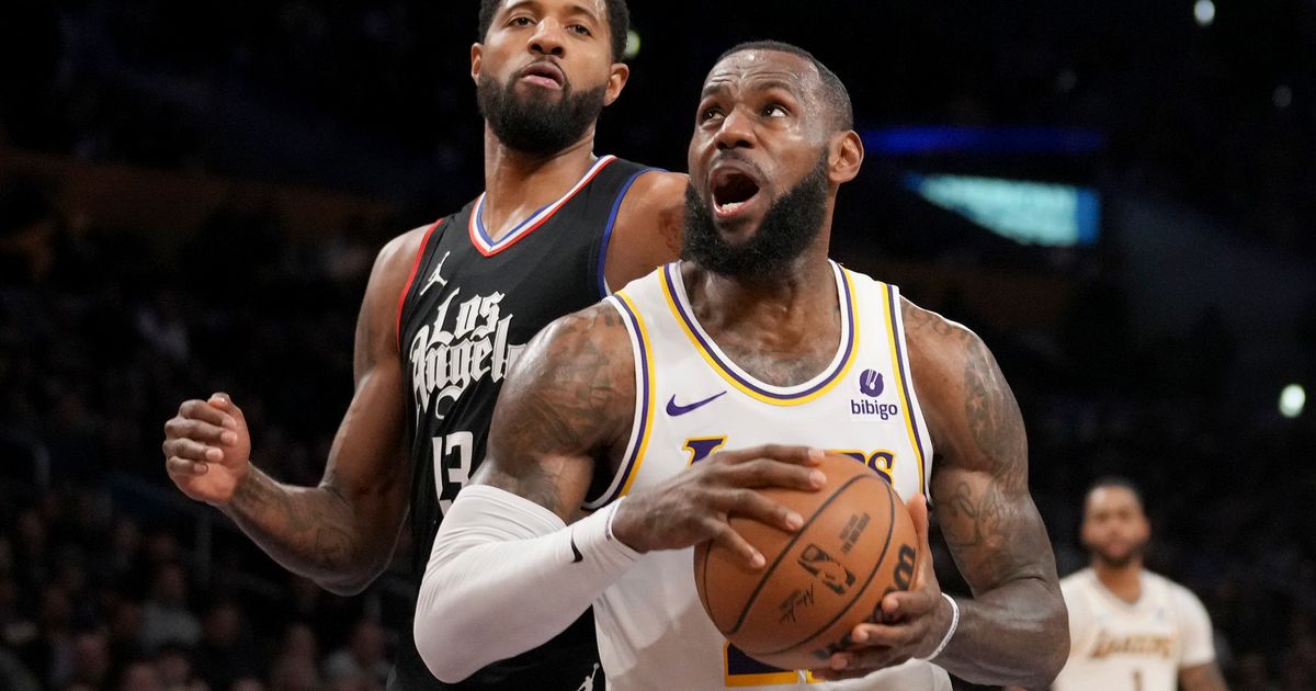 Lakers Defeat Clippers 106-103, Breaking 4-Game Losing Streak Behind LeBron James' 25 Points