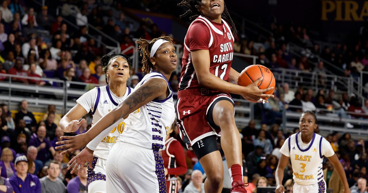 South Carolina Maintains Top Spot in AP Women's Basketball Poll, Syracuse Joins Top 25