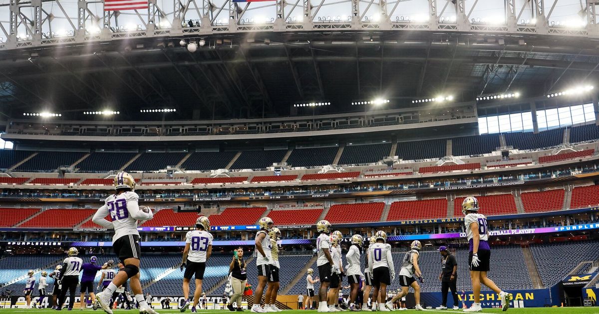 UW Football Team Prepares for National Championship Game with Practice Sessions